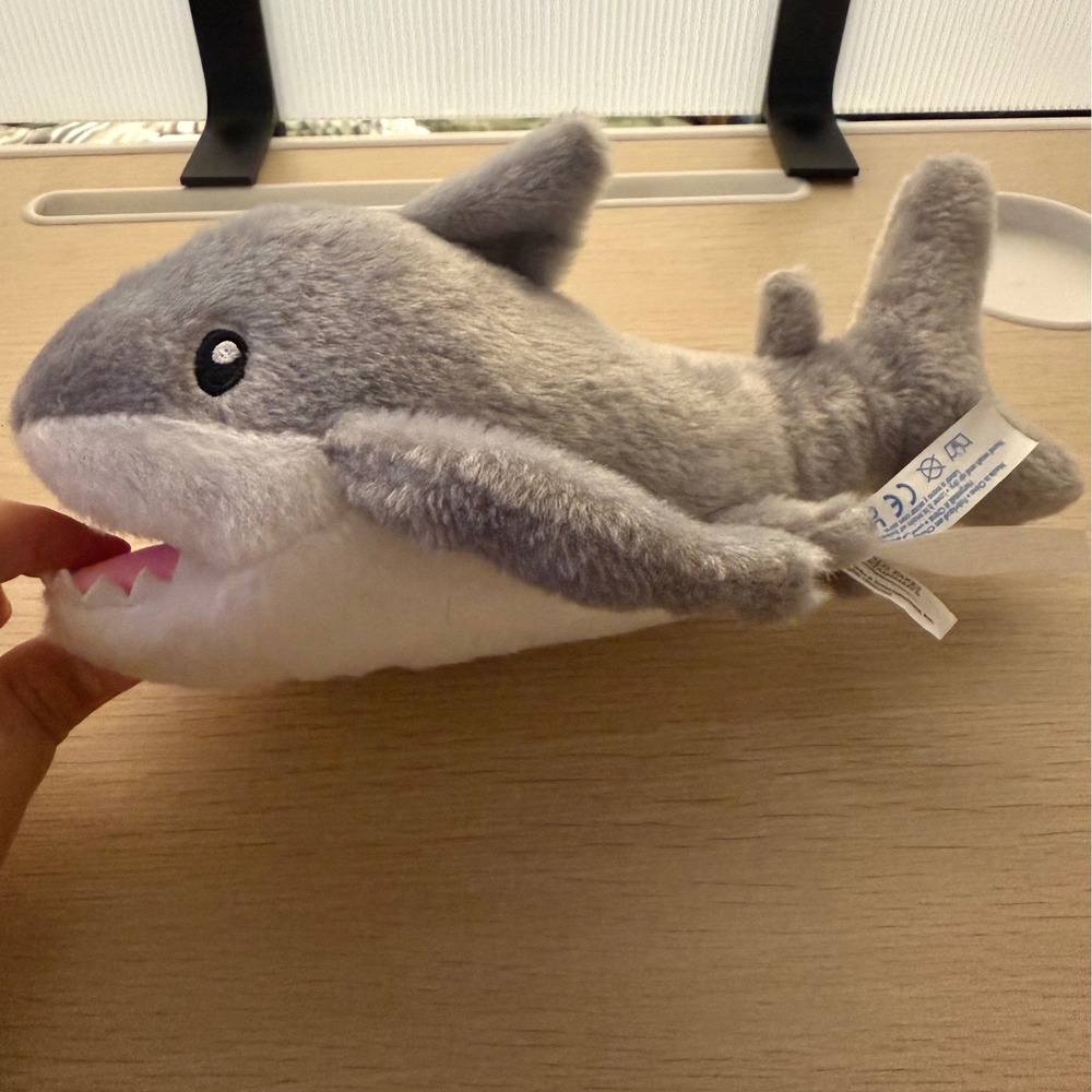 Build-A-Bear Shark Plush 9in Grey Excellent SeaWorld Exclusive Logo Fin